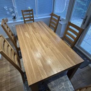 Chunky Oak Dining Table & 6 matching chairs