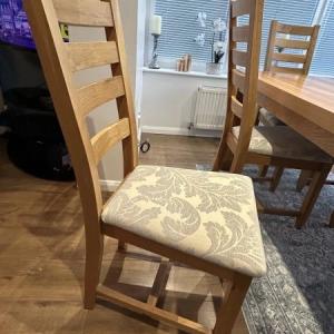 Chunky Oak Dining Table & 6 matching chairs