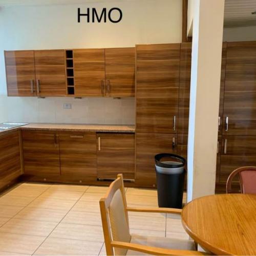 6 bedroom student flat west end