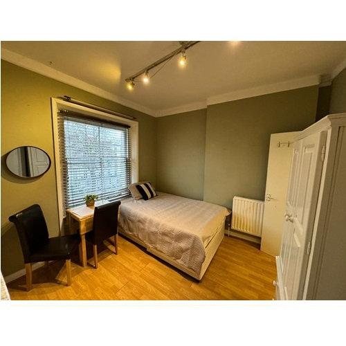 Studio Flat * Prince's Square, Notting Hill/Bayswater, W2 4PX * ALL BILLS INC !