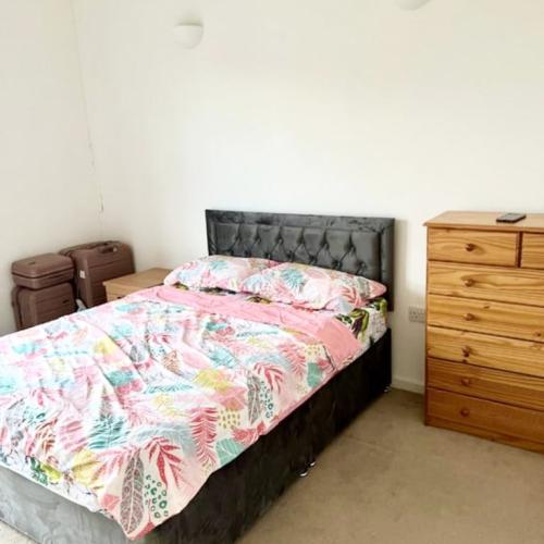 Rent Double Room Ensuite - Address: Main Street, Feltham TW13