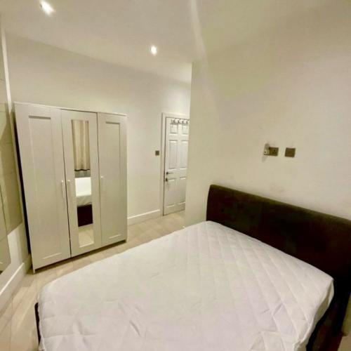 Rent Double Room Close to Westbourne Park tube station