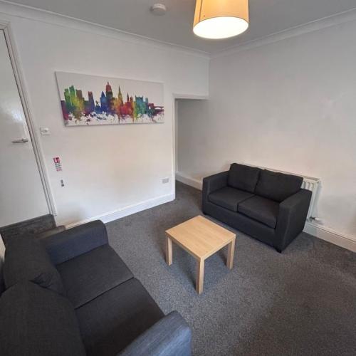 2 BEDROOMS £450 BILLS INLUDED!!