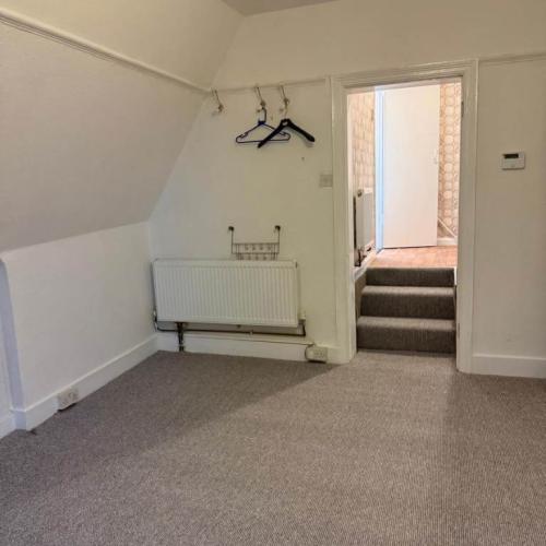 Studio flat to let in Croydon CR06AN