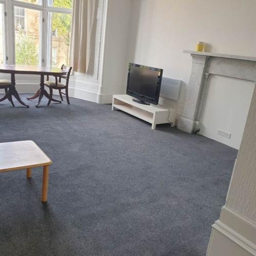 Students! CHEAPEST 5 bedroom flat in the West End - NO DEPOSIT
