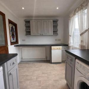 Charming 2-bed house in Worcester Park available now