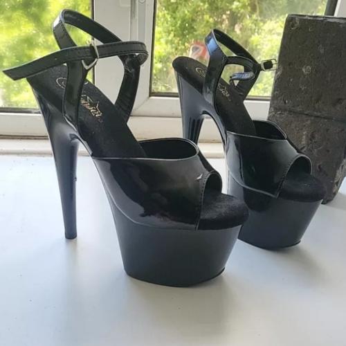 womens nike dunks size 4