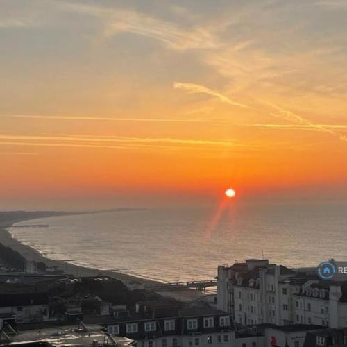 2 bedroom flat in Tower Court, Bournemouth, BH2 (2 bed) (#2684049)