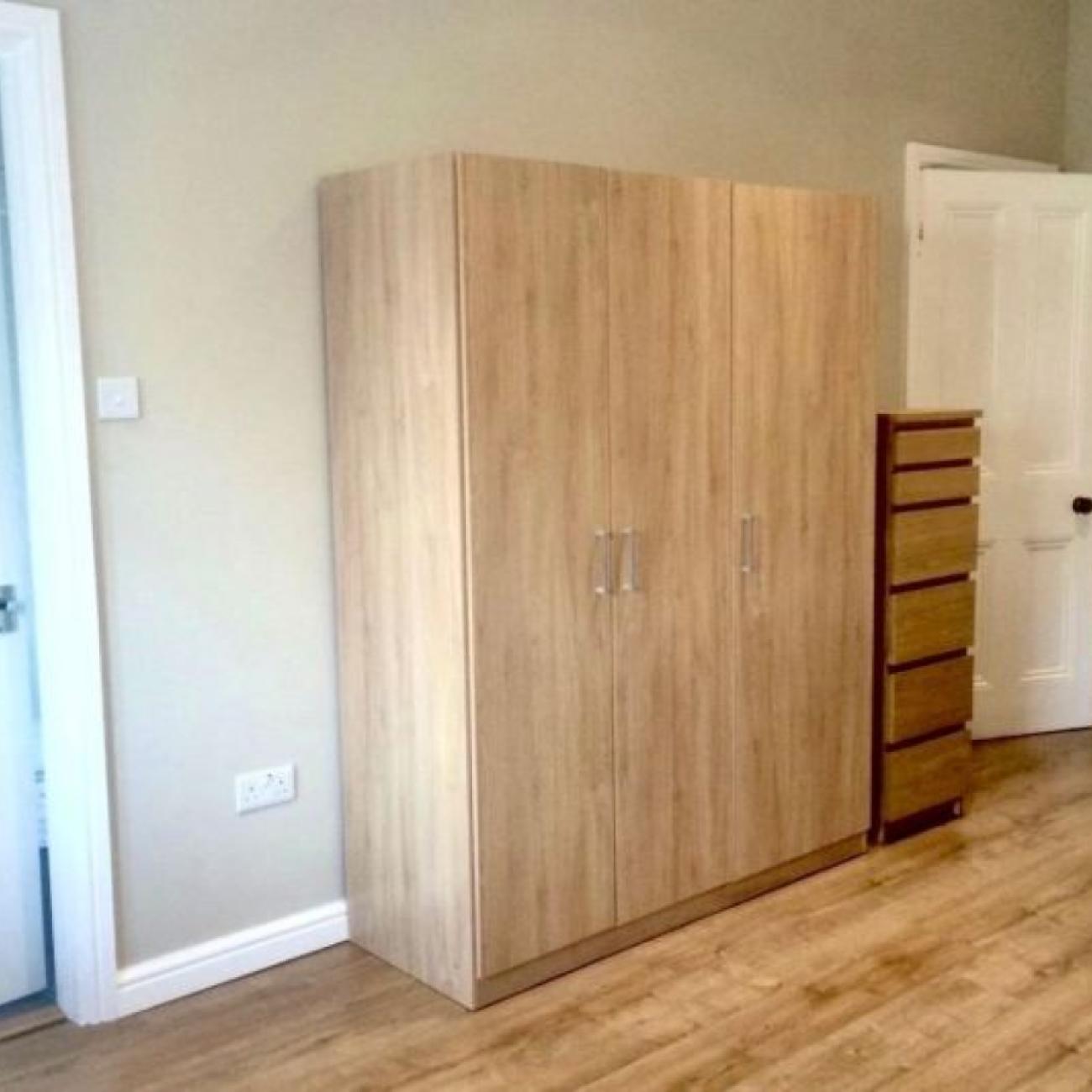Rent LARGE STUDIO 2 mins walk to Palmers Green Station
