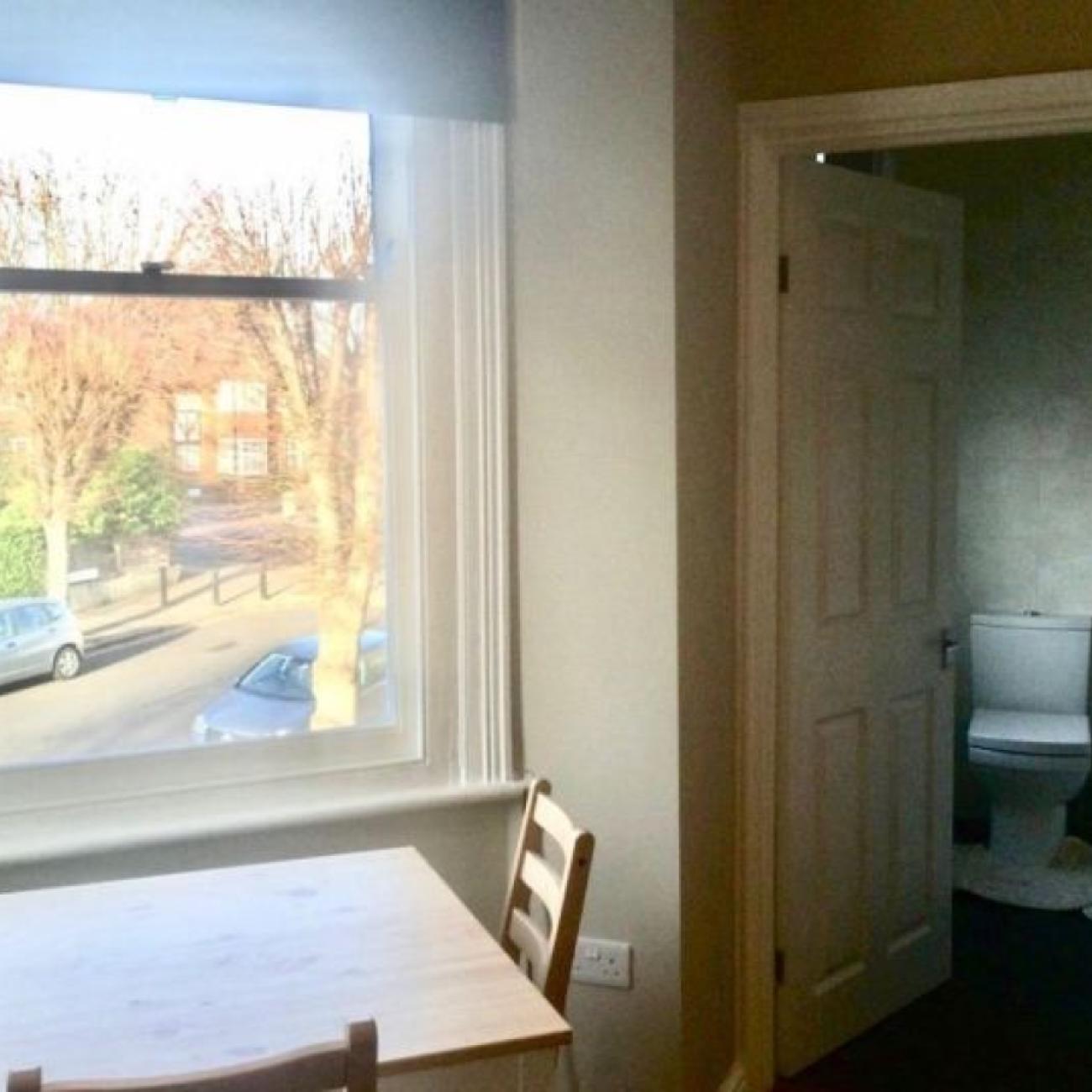 Rent LARGE STUDIO 2 mins walk to Palmers Green Station
