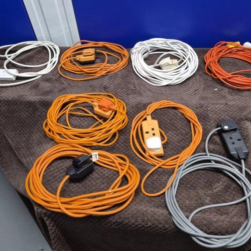 Selection of extension cables of various lengths