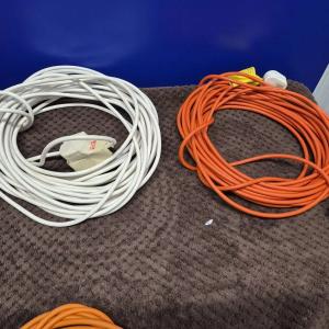 Selection of extension cables of various lengths