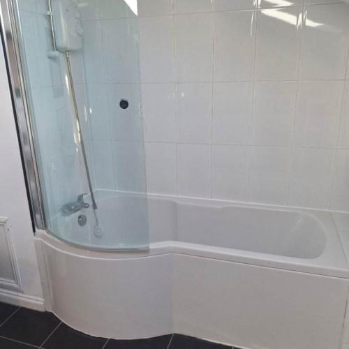 Close to Royal hospital and Hope university 1 bed apartment