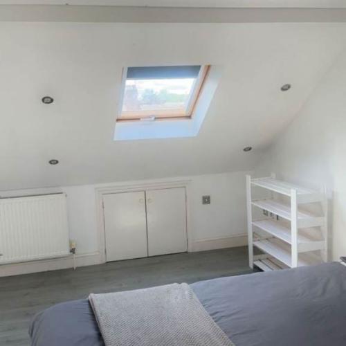 LOVELY ENSUITE DOUBLE ROOM IN CHINGFORD , E4 8JT FOR £944pcm.. Professional ONLY! (AVAILABLE NOW)