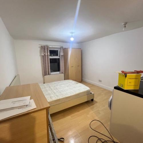 S/C Spacious Studio, 15 Minutes To Central London