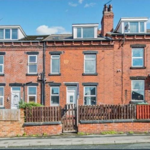 2 BEDROOM HOUSE - DSS ONLY - ONLY FOR 2 SEPERATE HOUSING BENEFIT OVER 35 ONLY (move in together)