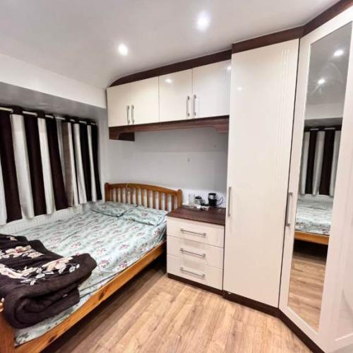 One double room to rent in hayes