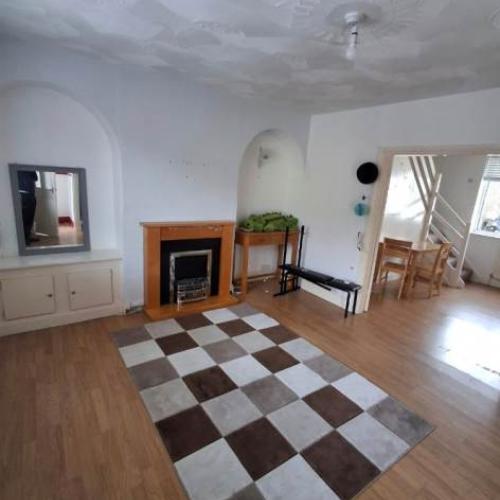 3 bedroom house sr2 hendon no grows