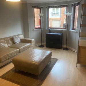 Lovely quiet 2 double bedroom ground floor flat, recently refurbished with new kitchen and bathroom