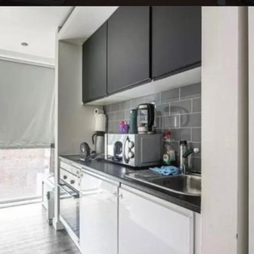 City Centre, Modern studio bills included, furnished 24hr security