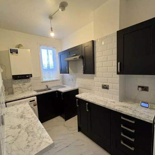 3 Bedroom First Floor Flat to rent in Sevenkings