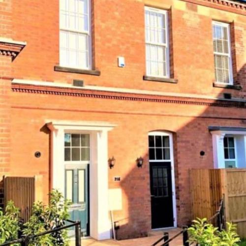 2 bedroom, 1 bathroom townhouse