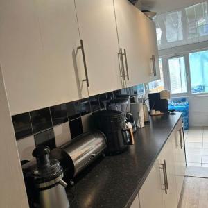 ENSUITE DOUBLE ROOM IN A HOUSE IN CHINGFORD , E4 8PJ FOR £894pcm..AVAILABLE NOW! (Professional ONLY)