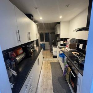 REAL NICE DOUBLE ROOM IN CHINGFORD , E4 8JT FOR £799pcm.. Professional ONLY! (AVAILABLE NOW)