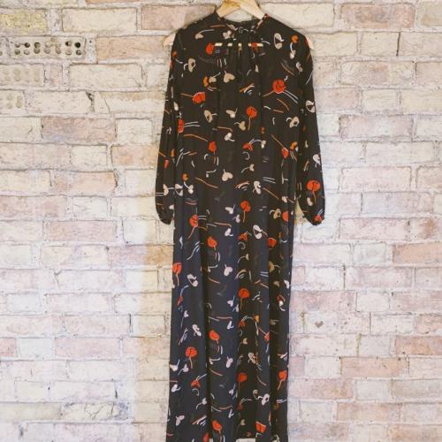 Vintage 1980s dress with cut out arms and chest pattern Size L