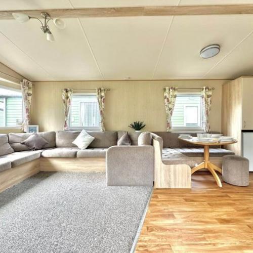 Own this static caravan, 11.5 month use per year - Kent