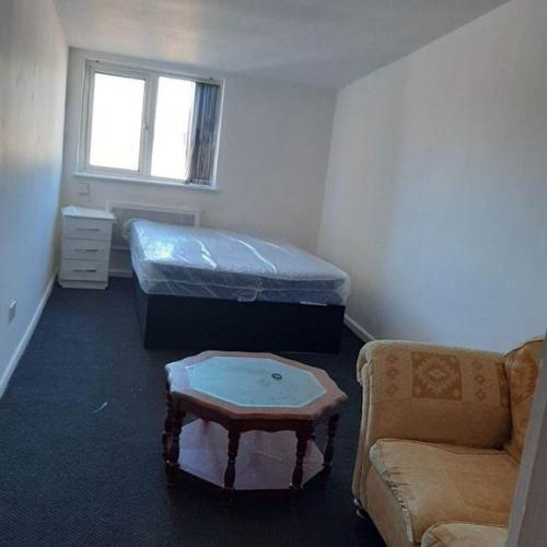 Supported 1-Bed Studio Flats Available – Small Heath