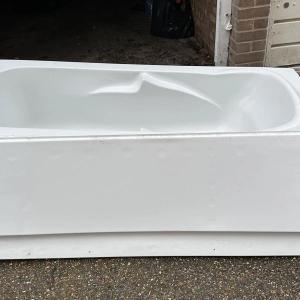 White bath 1800x800mm with mixer tap, silver plug, side panel & feet