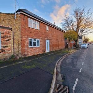 1 bedroom flat in Wharf End, Trafford Park, Manchester, M17 (1 bed) (#2755938)