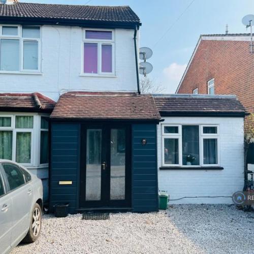 1 bedroom in Ruxley Close, Epsom, KT19 (#2759556)