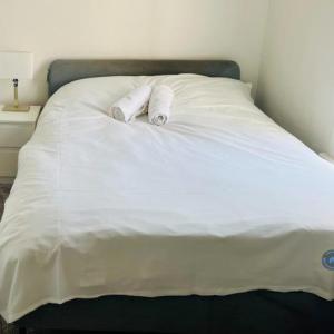 1 bedroom in Ruxley Close, Epsom, KT19 (#2759556)