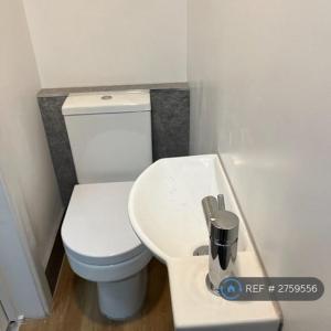1 bedroom in Ruxley Close, Epsom, KT19 (#2759556)
