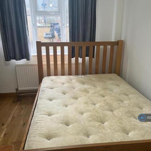 5 bedroom house in Hoylake Road, London, W3 (5 bed) (#2369654)