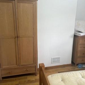 5 bedroom house in Hoylake Road, London, W3 (5 bed) (#2369654)