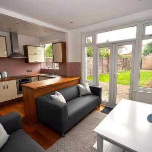 4 bedroom house in Dellfield Crescent, Uxbridge, UB8 (4 bed) (#2769800)