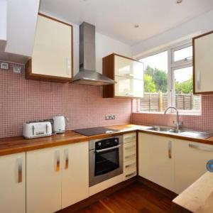 4 bedroom house in Dellfield Crescent, Uxbridge, UB8 (4 bed) (#2769800)