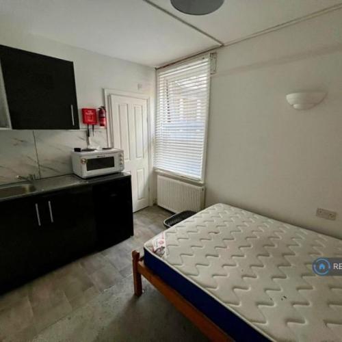 1 bedroom in Willingdon Road, London, N22 (#2737372)