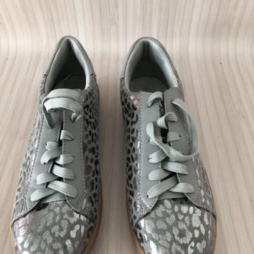 Kaleidoscope Metallic Animal Trainers
