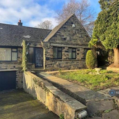 3 bedroom house in Malvern Road, Bradford, BD9 (3 bed) (#2741965)