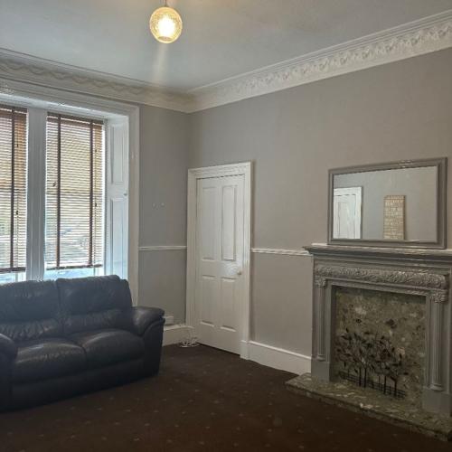 I bedroom ground floor flat