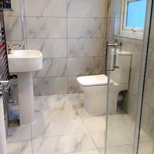 (Newly Refurbished) ..Four (4) BEDROOM House in Heart Of Walthamstow, E17 7JB..£2794pcm..AVAILABLE!