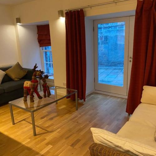One bedroom furnished flat Grassmarket