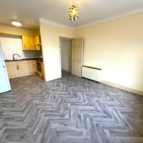 Recently Renovated 1 Bedroom first Floor Flat near Seven Kings and Newbury Park Stations