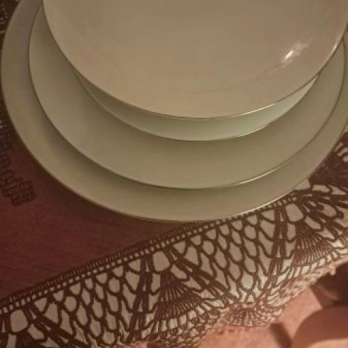 Thomas China White with fine silver line