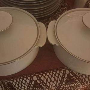 Thomas China White with fine silver line