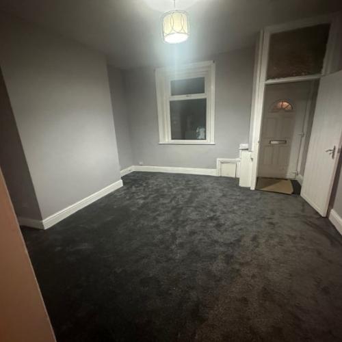 3 Bedroom house to rent in Oldham Near Manchester Central Heating Carpeted etc